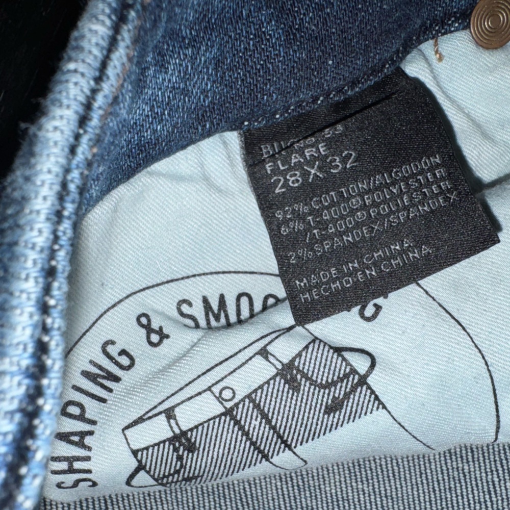 •Buckle Blue Flare Jeans• - Picture 4 of 6